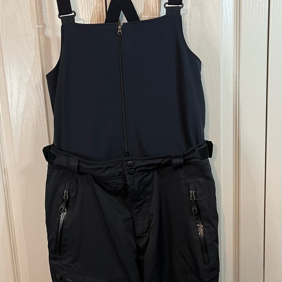 LL Bean Snowboard pants with removable suspenders - Picture 4 of 11